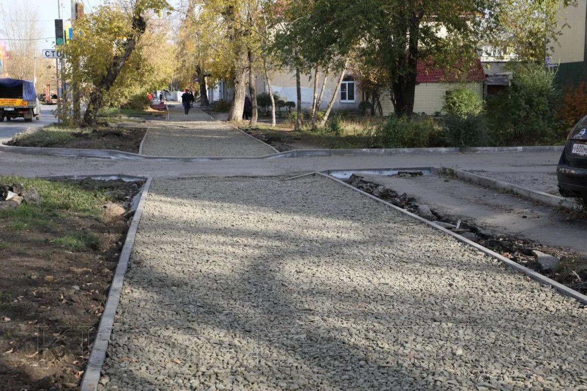 В этом году улица Дзержинского переживает существенные изменения: в рамках комплексного подхода здесь ведутся работы по замене изношенных инженерных коммуникаций и ремонту дорожного полотна В этом году улица Дзержинского переживает существенные изменения: в рамках комплексного подхода здесь ведутся работы по замене изношенных инженерных коммуникаций и ремонту дорожного полотна