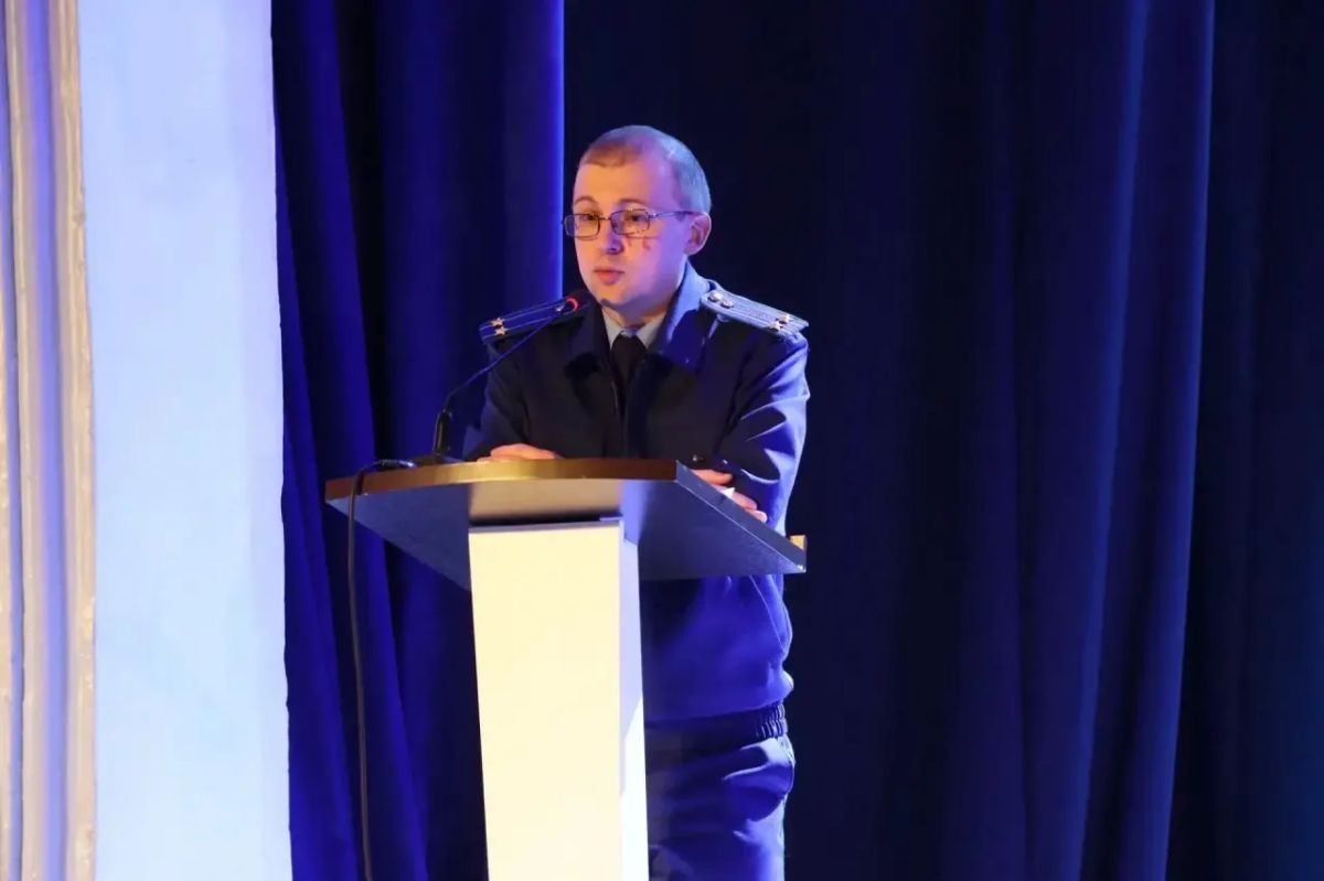 Прокурор Шумихинского района Курганской области Комаров Александр выступил на родительском собрании с лекцией на тему: «Профилактика правонарушений среди несовершеннолетних, цифровой безопасности и рисках вовлечения в...