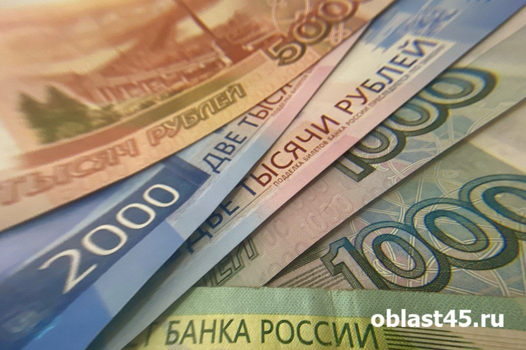 250 тысяч с карты отца бойца СВО: в Курганской области судят мужчину