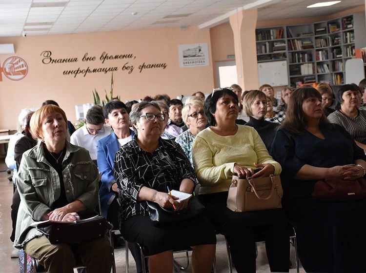 В Курганской области обсудили будущее школьных библиотек В Курганской области обсудили будущее школьных библиотек