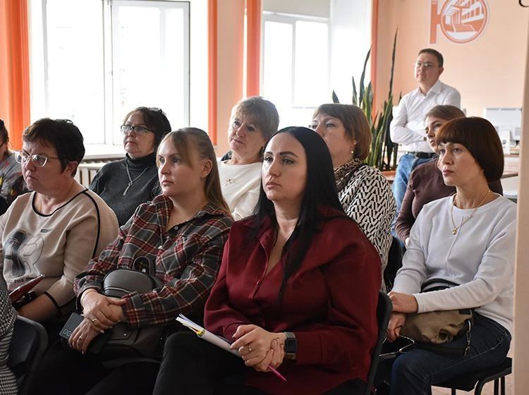 В Курганской области обсудили будущее школьных библиотек В Курганской области обсудили будущее школьных библиотек