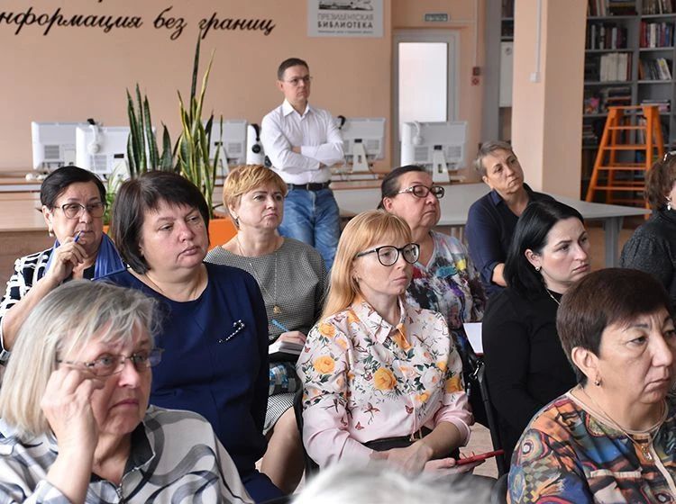 В Курганской области обсудили будущее школьных библиотек В Курганской области обсудили будущее школьных библиотек