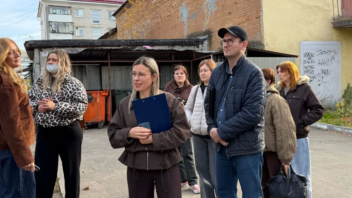 Вчера, 15 октября, на улице Пролетарской прошёл санитарный патруль Вчера, 15 октября, на улице Пролетарской прошёл санитарный патруль