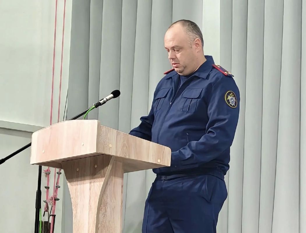 В Каргаполье прошел Единый день профилактики для школьников с участием руководителя межрайонного следственного отдела В Каргаполье прошел Единый день профилактики для школьников с участием руководителя межрайонного следственного отдела