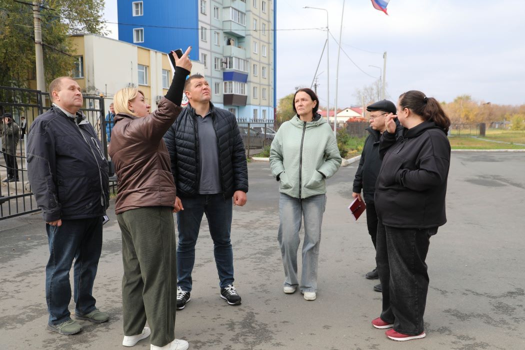 Ремонт дворов, школ и дорог проверил глава Кургана Антон Науменко