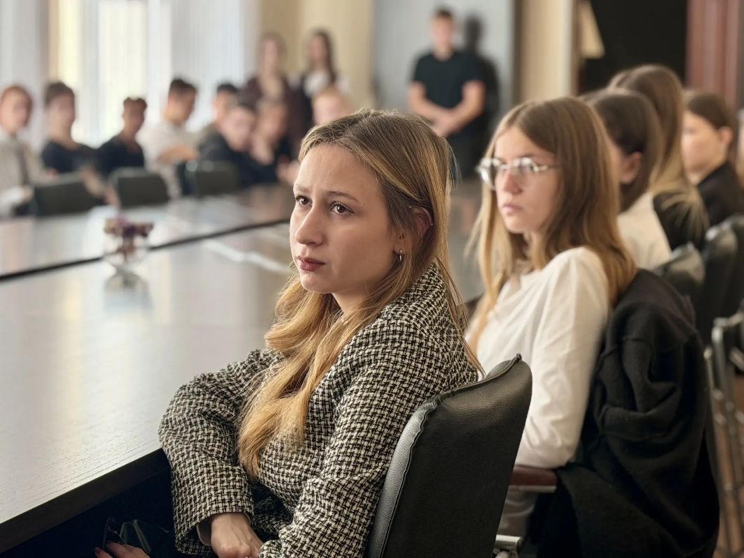Сотрудники следственного управления приняли участие в профориентационной встрече со студентами КГУ Сотрудники следственного управления приняли участие в профориентационной встрече со студентами КГУ