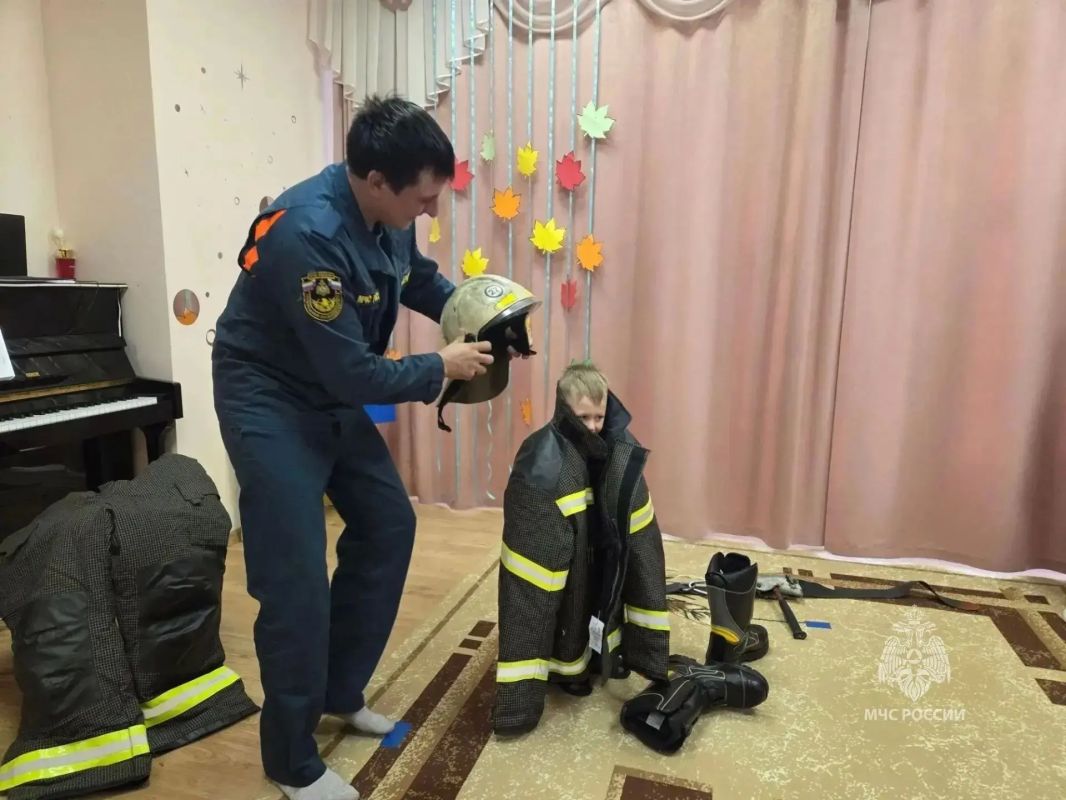 Зауральский огнеборец МЧС России присоединился к акции «Профессия моего папы» Зауральский огнеборец МЧС России присоединился к акции «Профессия моего папы»