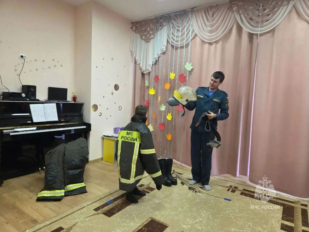 Зауральский огнеборец МЧС России присоединился к акции «Профессия моего папы» Зауральский огнеборец МЧС России присоединился к акции «Профессия моего папы»