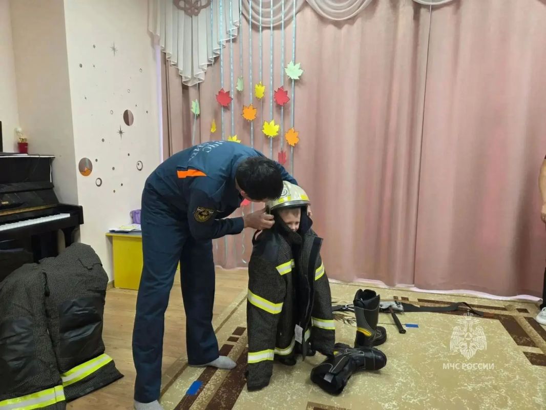 Зауральский огнеборец МЧС России присоединился к акции «Профессия моего папы» Зауральский огнеборец МЧС России присоединился к акции «Профессия моего папы»