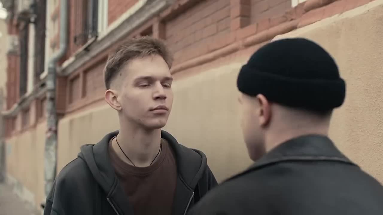 Продажа банковской карты – это не безобидная подработка, а шаг, который может стоить свободы