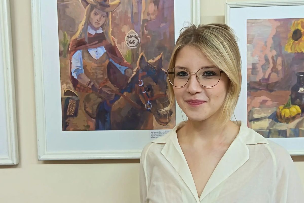 В Кургане в уютной гостиной «Репка» развернулась особенная история – персональная выставка работ учениц Детской школы искусств №1 под названием «Шаг навстречу искусству» В Кургане в уютной гостиной «Репка» развернулась особенная история – персональная выставка работ учениц Детской школы искусств №1 под названием «Шаг навстречу искусству»