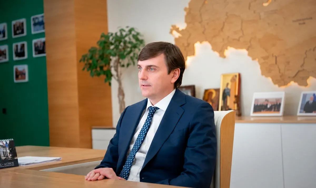 Сергей Кравцов рассказал, когда первые выпускники по новому ФГОС для старшей школы закончат обучение, как старшеклассники будут осваивать искусственный интеллект, а также о правилах поведения детей в цифровой среде