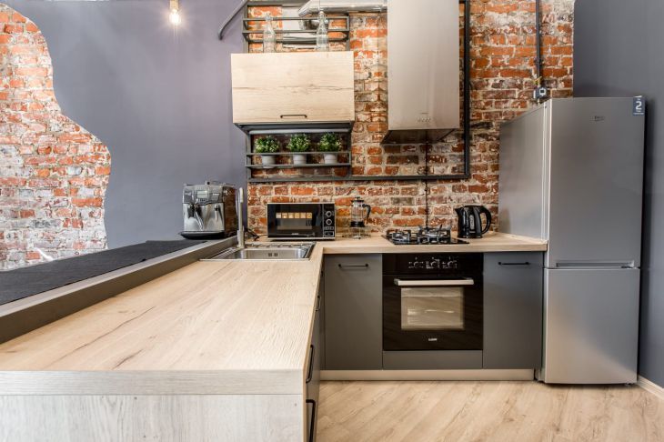 Как избавиться от въедливых пятен на столешнице: 3 хитрых способа