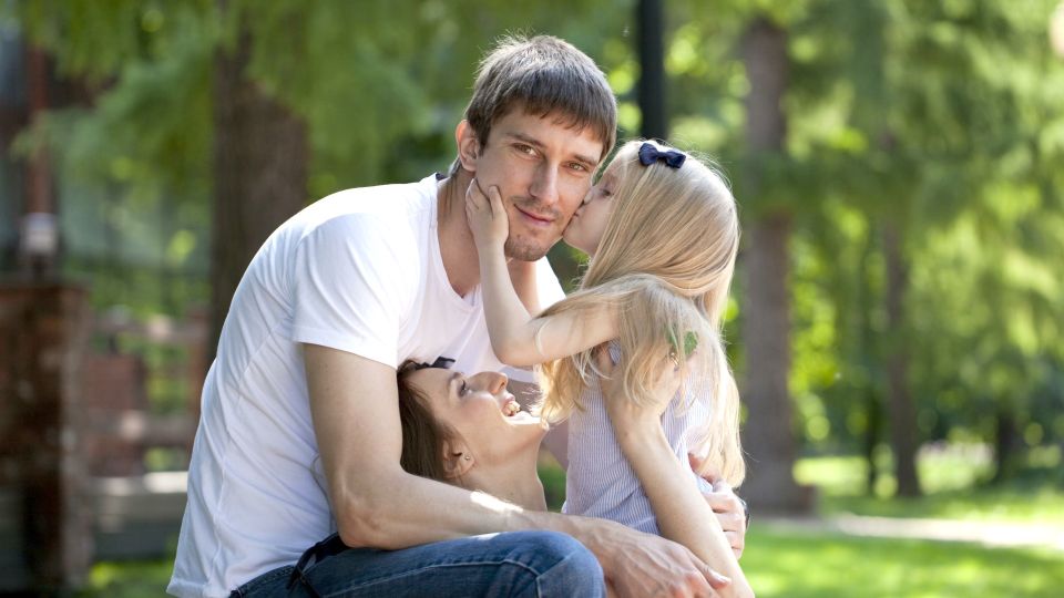 «Не готов»: надо ли забирать ребенка из летнего лагеря, если он хочет домой