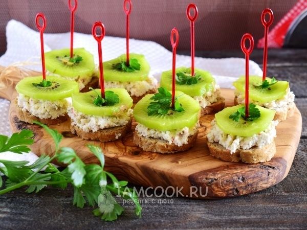 Скоро под бой курантов: яркие закуски на Новый год!