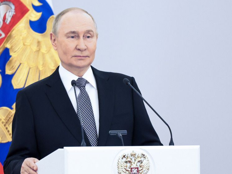 Новые горизонты контроля: Путин утвердил закон об отслеживании денежных переводов