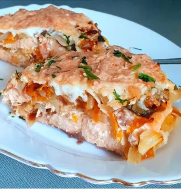 Нежная рыба под покрывалом лука и сливочного сыра