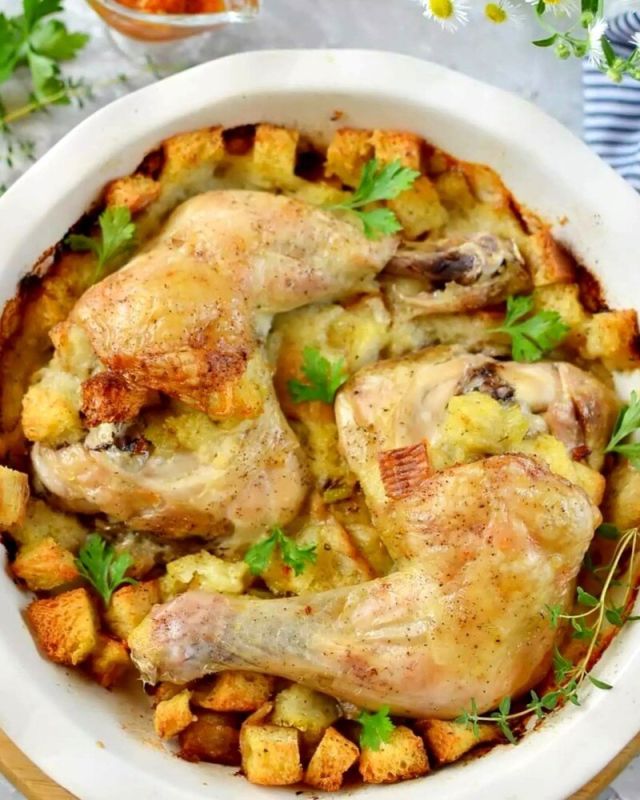 Нежные куриные окорочка с ароматными сухариками в духовке