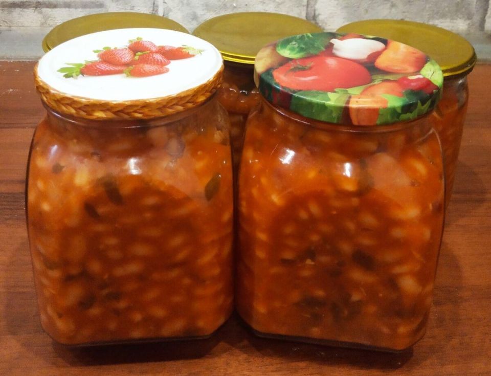 Как быстро приготовить вкусный салат на зиму из фасоли и зелени